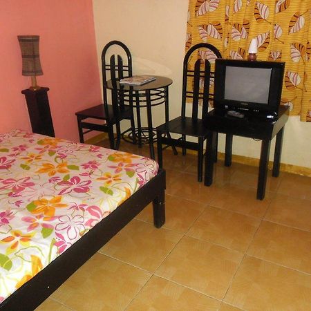 Favila Transient Rooms Pasay Esterno foto