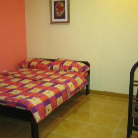 Favila Transient Rooms Pasay Esterno foto